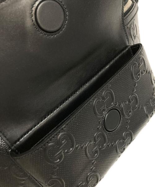 GUCCI（グッチ）GUCCI (グッチ) GGエンボスボディバッグ ブラックの古着・服飾アイテム