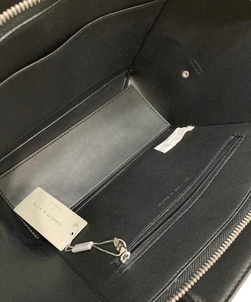 CHARLES & KEITH（チャールズアンドキース）CHARLES & KEITH (チャールズアンドキース) Anwen アンウェン トラペーズトップハンドルバッグ ブラックの古着・服飾アイテム