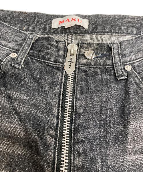 masu（エムエーエスユー）masu (エムエーエスユー) TIGHT FIT DAMAGED JEANS グレー サイズ:46の古着・服飾アイテム