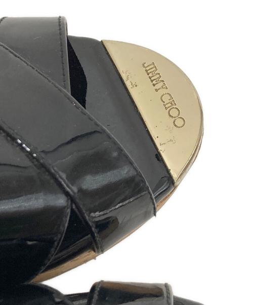 JIMMY CHOO（ジミーチュウ）JIMMY CHOO (ジミーチュウ) クロスストラップエナメルサンダル ブラック サイズ:36の古着・服飾アイテム
