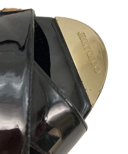 JIMMY CHOO（ジミーチュウ）JIMMY CHOO (ジミーチュウ) クロスストラップエナメルサンダル ブラック サイズ:36の古着・服飾アイテム