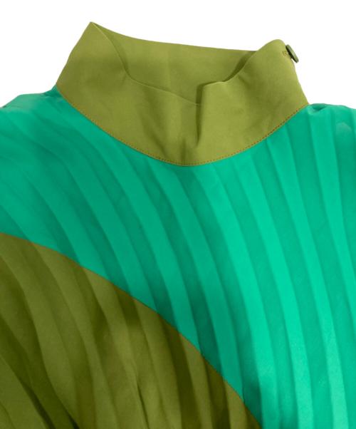 ISSEY MIYAKE（イッセイミヤケ）ISSEY MIYAKE (イッセイミヤケ) FRONDS 変形プリーツワンピース グリーン サイズ:2の古着・服飾アイテム