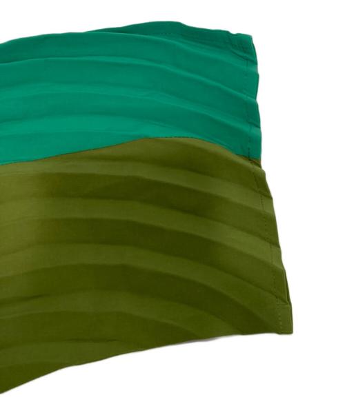 ISSEY MIYAKE（イッセイミヤケ）ISSEY MIYAKE (イッセイミヤケ) FRONDS 変形プリーツワンピース グリーン サイズ:2の古着・服飾アイテム