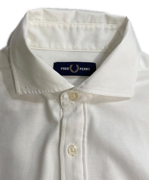 FRED PERRY（フレッドペリー）FRED PERRY (フレッドペリー) 別注 シャツ ホワイト サイズ:Sの古着・服飾アイテム