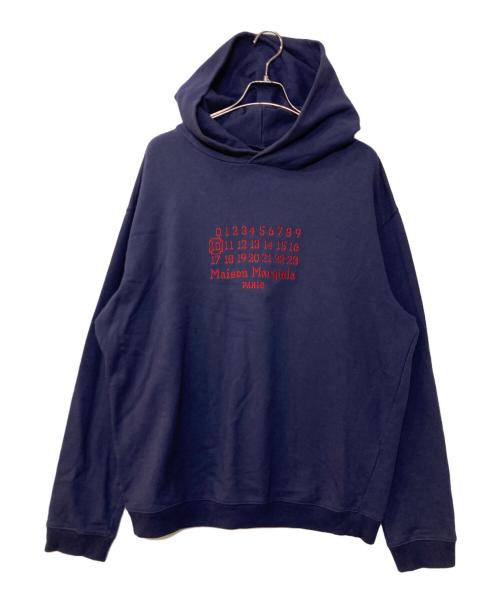 Maison Margiela（メゾンマルジェラ）Maison Margiela (メゾンマルジェラ) ナンバーロゴ刺繍付パーカー ネイビー サイズ:48の古着・服飾アイテム