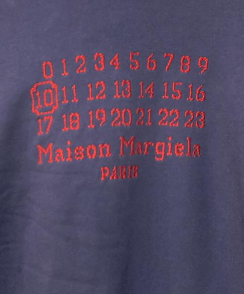 Maison Margiela（メゾンマルジェラ）Maison Margiela (メゾンマルジェラ) ナンバーロゴ刺繍付パーカー ネイビー サイズ:48の古着・服飾アイテム