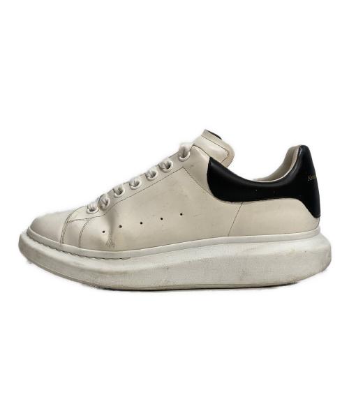 ALEXANDER McQUEEN（アレキサンダーマックイーン）ALEXANDER McQUEEN (アレキサンダーマックイーン) OVERSIZED SNEAKER ホワイト×ブラック サイズ:42の古着・服飾アイテム