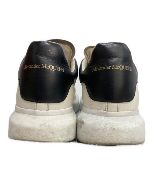ALEXANDER McQUEEN（アレキサンダーマックイーン）ALEXANDER McQUEEN (アレキサンダーマックイーン) OVERSIZED SNEAKER ホワイト×ブラック サイズ:42の古着・服飾アイテム
