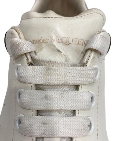 ALEXANDER McQUEEN（アレキサンダーマックイーン）ALEXANDER McQUEEN (アレキサンダーマックイーン) OVERSIZED SNEAKER ホワイト×ブラック サイズ:42の古着・服飾アイテム