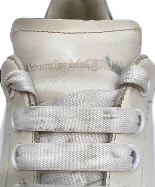 ALEXANDER McQUEEN（アレキサンダーマックイーン）ALEXANDER McQUEEN (アレキサンダーマックイーン) OVERSIZED SNEAKER ホワイト×ブラック サイズ:42の古着・服飾アイテム