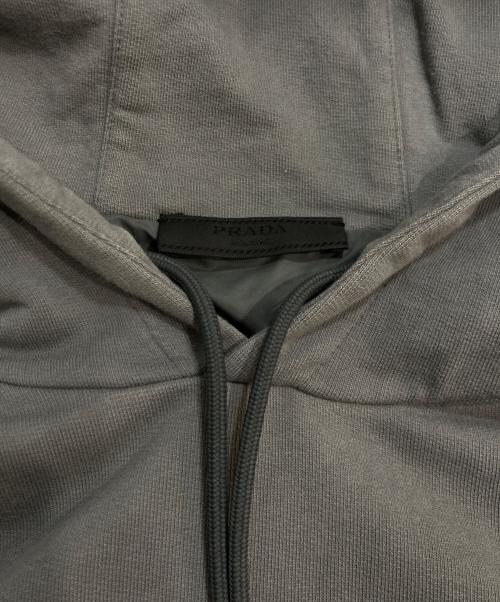 PRADA（プラダ）PRADA (プラダ) ラバー ロゴ プルオーバー パーカー グレー サイズ:Sの古着・服飾アイテム