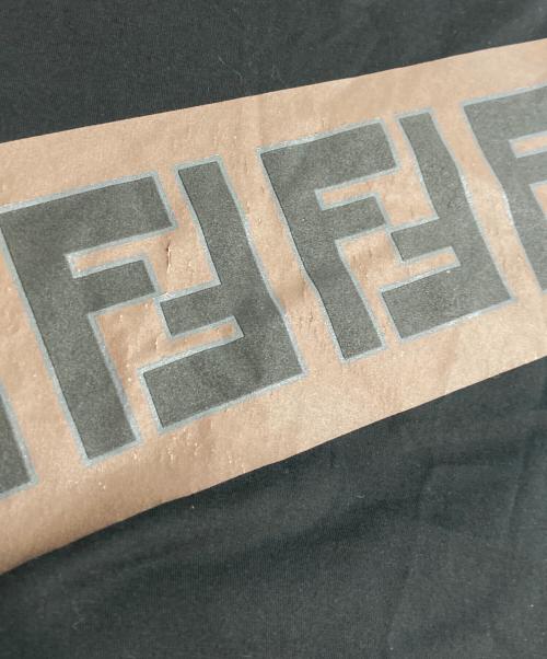 FENDI（フェンディ）FENDI (フェンディ) ロゴプリントTシャツ ブラック サイズ:Mの古着・服飾アイテム