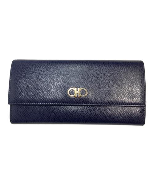 Salvatore Ferragamo（サルヴァトーレ フェラガモ）Salvatore Ferragamo (サルヴァトーレ フェラガモ) ガンチーニ フラップ長財布 ネイビーの古着・服飾アイテム