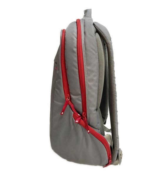 Incase（インケース）Incase (インケース) ICON Backpack アイコンバックパック グレーの古着・服飾アイテム