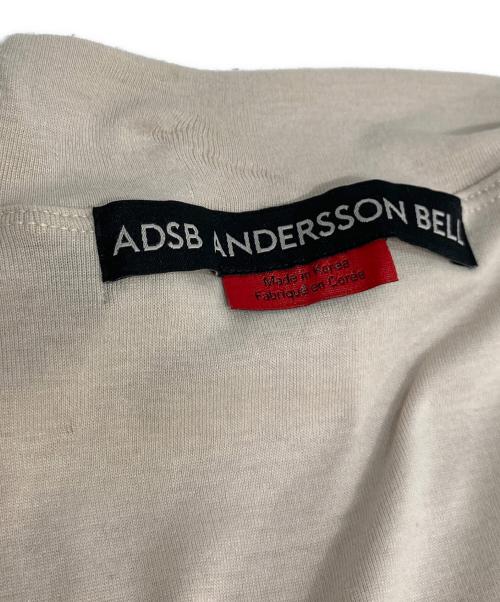 ADSB ANDERSSON BELL（アンダースンベル）ADSB ANDERSSON BELL (アンダースンベル) グラフィック ハーネス プリント Tシャツ ベージュ サイズ:Sの古着・服飾アイテム
