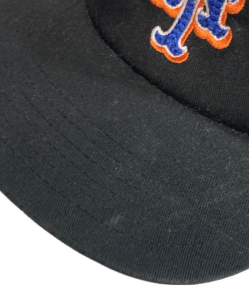 NISSI CAPS（ニッシ キャップ）NISSI CAPS (ニッシ キャップ) MONDAYSUCK (マンデーサック) NYロゴキャップ　コラボベースボールキャップ ブラックの古着・服飾アイテム