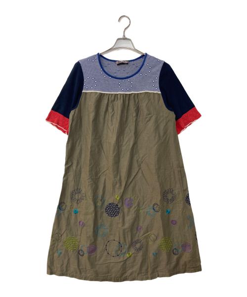 M.&KYOKO（エムアンドキョウコ）M.&KYOKO (エムアンドキョウコ) 刺繍ワンピース カーキ サイズ:Fの古着・服飾アイテム