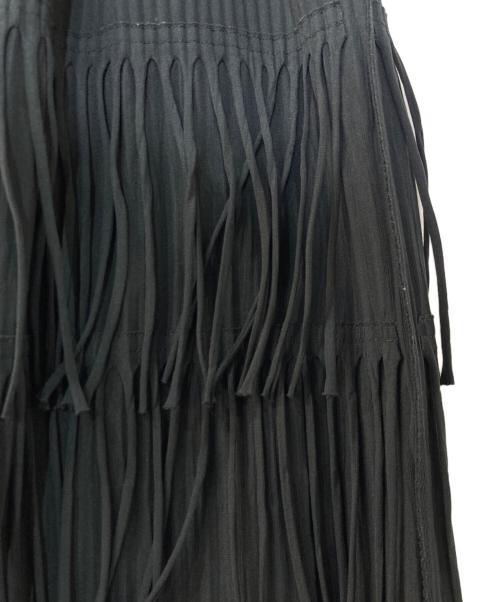 me ISSEY MIYAKE（ミーイッセイ ミヤケ）me ISSEY MIYAKE (ミーイッセイ ミヤケ) フリンジプリーツスカート ブラック サイズ:記載なしの古着・服飾アイテム