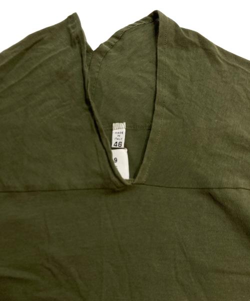 Maison Margiela（メゾンマルジェラ）Maison Margiela (メゾンマルジェラ) 変形VネックTシャツ オリーブ サイズ:46の古着・服飾アイテム