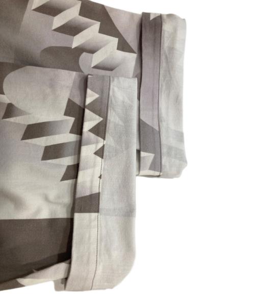 me ISSEY MIYAKE（ミーイッセイ ミヤケ）me ISSEY MIYAKE (ミーイッセイ ミヤケ) コットン混トロンプルイユプリントストレッチパンツ ホワイト サイズ:-の古着・服飾アイテム