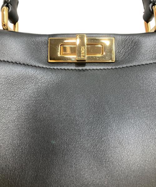 FENDI（フェンディ）FENDI (フェンディ) ピーカブー スタッズ ハンドバッグ ブラックの古着・服飾アイテム