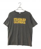 STANDARD CALIFORNIAスタンダードカリフォルニア）の古着「ロゴプリントTシャツ」｜グレー