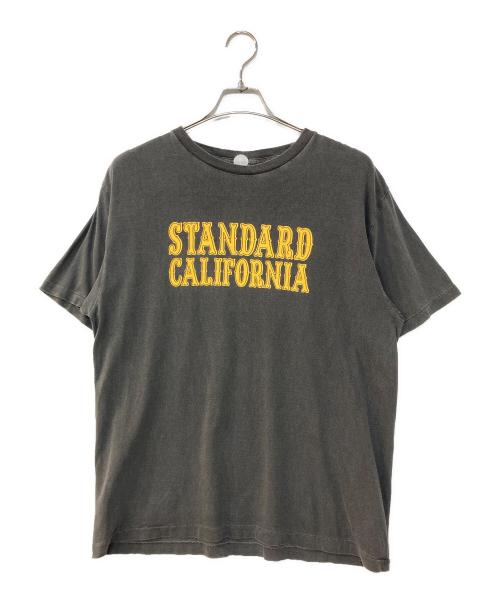 STANDARD CALIFORNIA（スタンダードカリフォルニア）STANDARD CALIFORNIA (スタンダードカリフォルニア) ロゴプリントTシャツ グレー サイズ:Lの古着・服飾アイテム