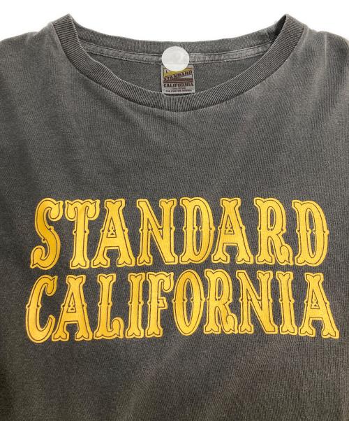 STANDARD CALIFORNIA（スタンダードカリフォルニア）STANDARD CALIFORNIA (スタンダードカリフォルニア) ロゴプリントTシャツ グレー サイズ:Lの古着・服飾アイテム