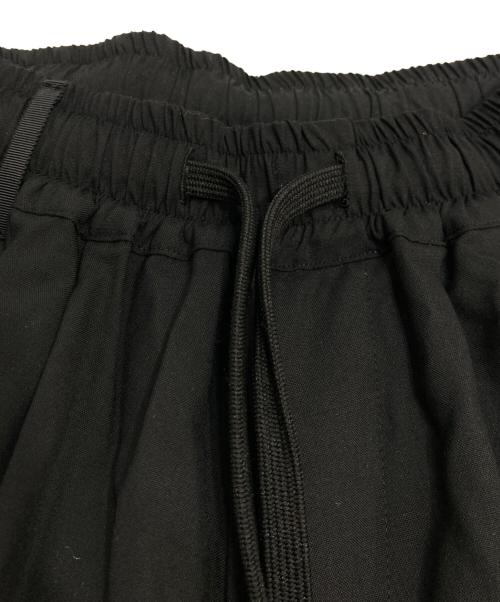 My Beautiful Landlet（マイビューティフルランドレット）My Beautiful Landlet (マイビューティフルランドレット) TECH WOOL BACKWARP WIDE EASY PANTS ブラックの古着・服飾アイテム