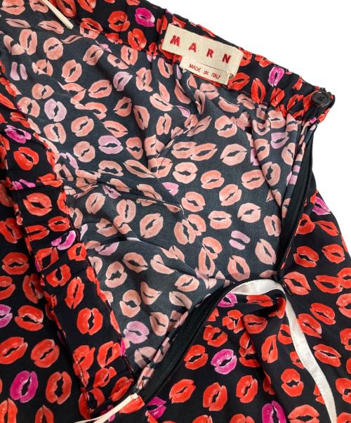 MARNI（マルニ）MARNI (マルニ) リップ柄パンツ レッド サイズ:38の古着・服飾アイテム