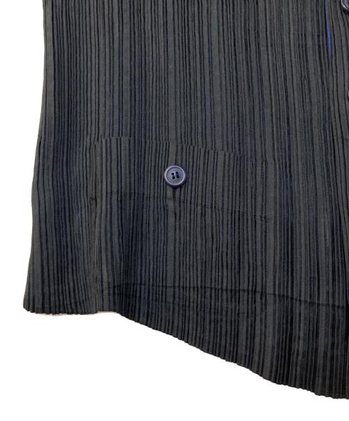 ISSEY MIYAKE MEN（イッセイミヤケメン）ISSEY MIYAKE MEN (イッセイミヤケメン) プリーツジレ ブルー×ブラック サイズ:Mの古着・服飾アイテム