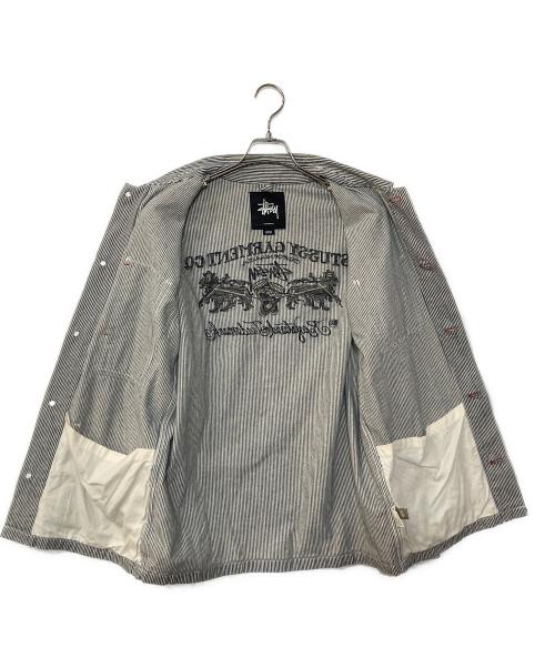 stussy（ステューシー）stussy (ステューシー) 刺繍ヒッコリーカバーオール ネイビー×ホワイト サイズ:Mの古着・服飾アイテム