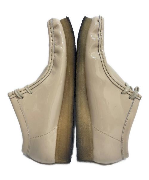CLARKS（クラークス）CLARKS (クラークス) Supreme (シュプリーム) Patent Leather Wallabee/パテント ワラビー ベージュ サイズ:US7の古着・服飾アイテム
