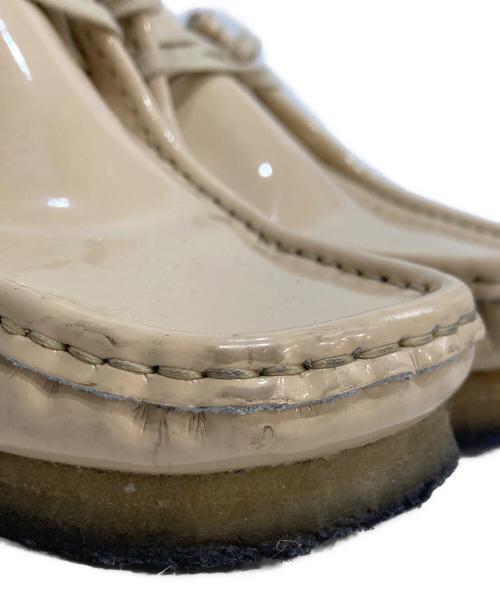 CLARKS（クラークス）CLARKS (クラークス) Supreme (シュプリーム) Patent Leather Wallabee/パテント ワラビー ベージュ サイズ:US7の古着・服飾アイテム
