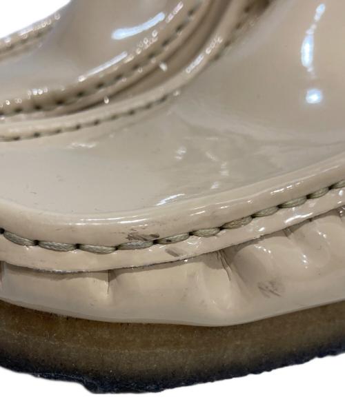 CLARKS（クラークス）CLARKS (クラークス) Supreme (シュプリーム) Patent Leather Wallabee/パテント ワラビー ベージュ サイズ:US7の古着・服飾アイテム