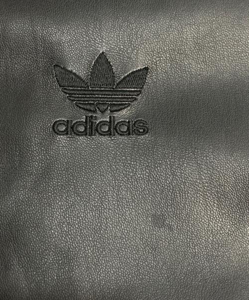 adidas（アディダス）adidas (アディダス) フェイクレザー アディカラー スリーストライプス ルーズ ファイヤーバードトラックスーツジャケット ブラック サイズ:Mの古着・服飾アイテム
