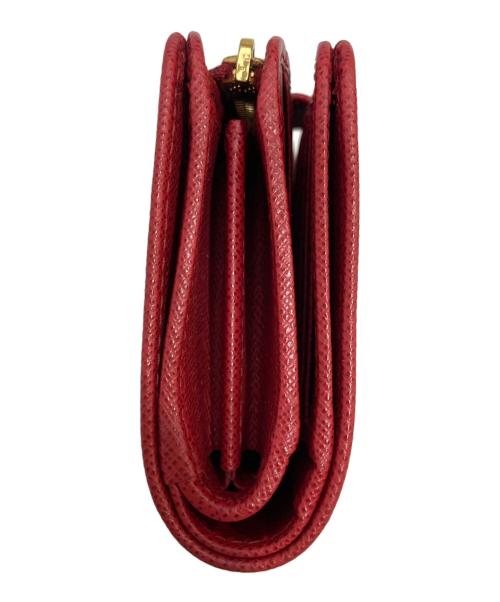 PRADA（プラダ）PRADA (プラダ) SAFFIANO TRIANGOLO 二つ折り財布 レッドの古着・服飾アイテム