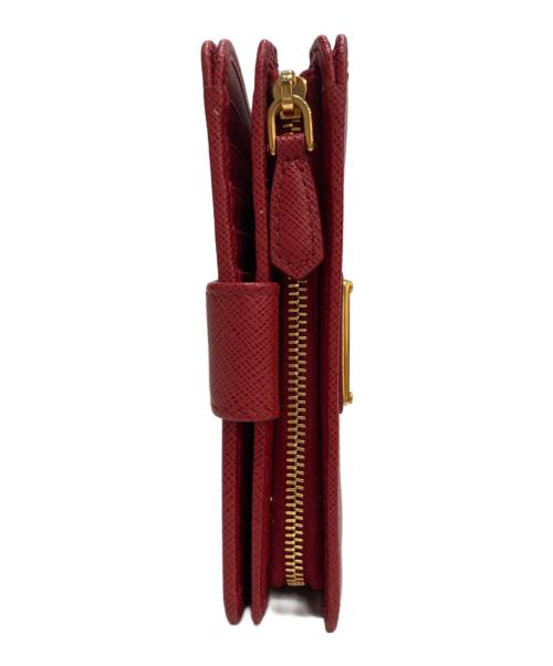 PRADA（プラダ）PRADA (プラダ) SAFFIANO TRIANGOLO 二つ折り財布 レッドの古着・服飾アイテム