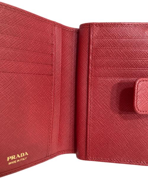 PRADA（プラダ）PRADA (プラダ) SAFFIANO TRIANGOLO 二つ折り財布 レッドの古着・服飾アイテム