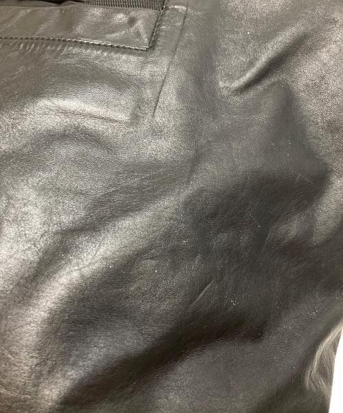PRADA（プラダ）PRADA (プラダ) 三角プレートレザーバッグ ブラックの古着・服飾アイテム