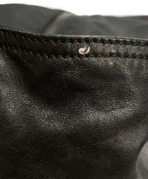 PRADA（プラダ）PRADA (プラダ) 三角プレートレザーバッグ ブラックの古着・服飾アイテム