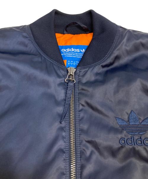 adidas（アディダス）adidas (アディダス) ロゴ刺繍MA-1ジャケット ネイビー サイズ:Sの古着・服飾アイテム