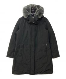 WOOLRICH（ウールリッチ）の古着「BOW BRIDGE ボウブリッジ ラビットファーフード付ダウンコート」｜ブラック