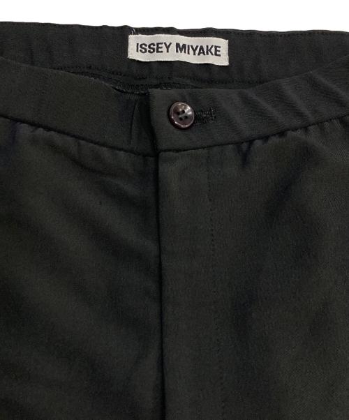 ISSEY MIYAKE（イッセイミヤケ）ISSEY MIYAKE (イッセイミヤケ) ストレッチイージーパンツ ブラック サイズ:Mの古着・服飾アイテム