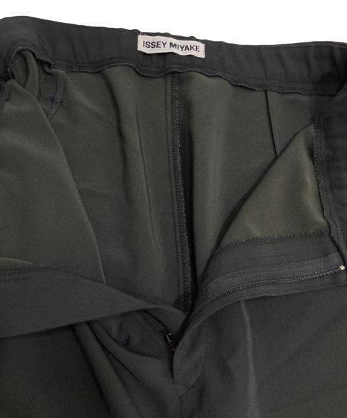 ISSEY MIYAKE（イッセイミヤケ）ISSEY MIYAKE (イッセイミヤケ) ストレッチイージーパンツ ブラック サイズ:Mの古着・服飾アイテム