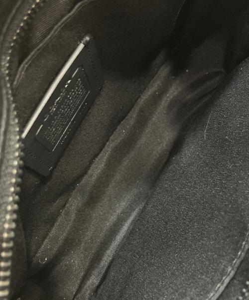 COACH（コーチ）COACH (コーチ) サリバンフラップ クロスボディ ブラックの古着・服飾アイテム