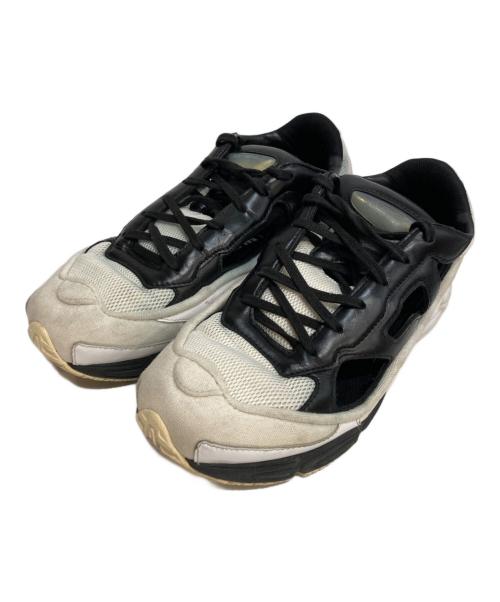 adidas（アディダス）adidas (アディダス) RAF SIMONS (ラフシモンズ) Replicant Ozweego/レプリカント オズウィーゴ ホワイト×ブラック サイズ:26.5の古着・服飾アイテム