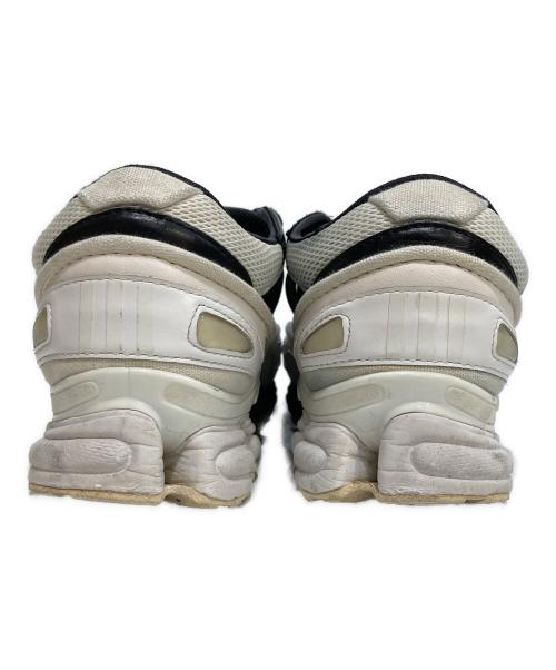 adidas（アディダス）adidas (アディダス) RAF SIMONS (ラフシモンズ) Replicant Ozweego/レプリカント オズウィーゴ ホワイト×ブラック サイズ:26.5の古着・服飾アイテム