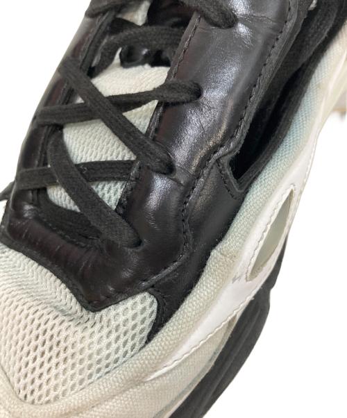 adidas（アディダス）adidas (アディダス) RAF SIMONS (ラフシモンズ) Replicant Ozweego/レプリカント オズウィーゴ ホワイト×ブラック サイズ:26.5の古着・服飾アイテム