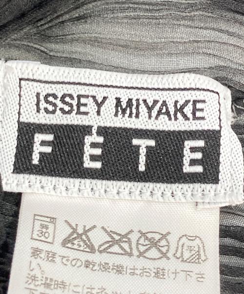 ISSEY MIYAKE FETE（イッセイミヤケフェット）ISSEY MIYAKE FETE (イッセイミヤケフェット) ハイネック プリーツカットソー ブラック サイズ:02の古着・服飾アイテム